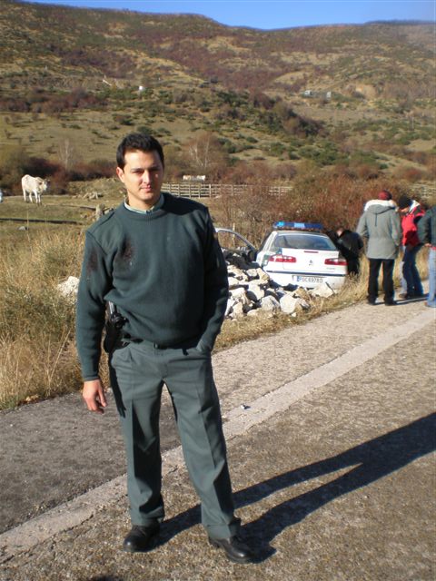 Rodaje El Solitario, Joaquín Ortega (Guardia Civil Rafa), después del accidente (al fondo)